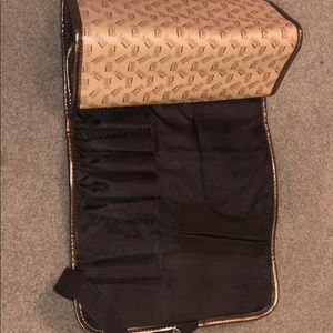 MAG wrap up brush holder